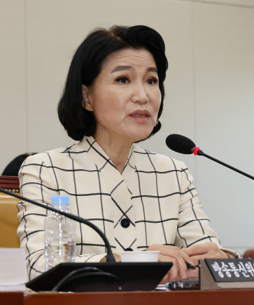 이진숙 방송통신위원장 후보자가 26일 오전 국회 과학기술정보방송통신위원회에서 열린 인사청문회에서 의원 질의에 답변하고 있다.   연합뉴스